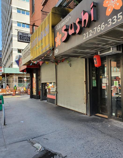 I ristoranti e i fast food di New York sono chiusi al pubblico. Lavorano solo con il delivery.