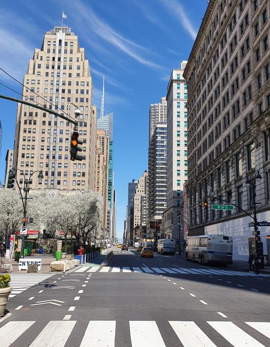 Le vie del centro di New York senza traffico