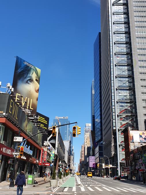 Le vie del centro di New York senza traffico