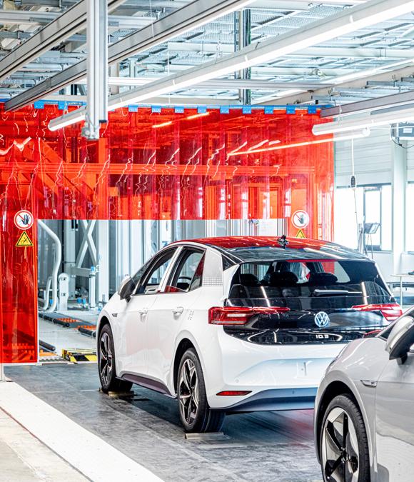 Volkswagen ID.3 è la prima auto del marchio tedesco nata per essere elettrica e costare quanto una equivalente vettura termica, come per esempio una Golf T di. È una berlina da famiglia a cinque porte lunga 4,26, larga 1,81 e alta 1,55 metri. (Fotografie di Alberto Bernasconi per “IL”)
