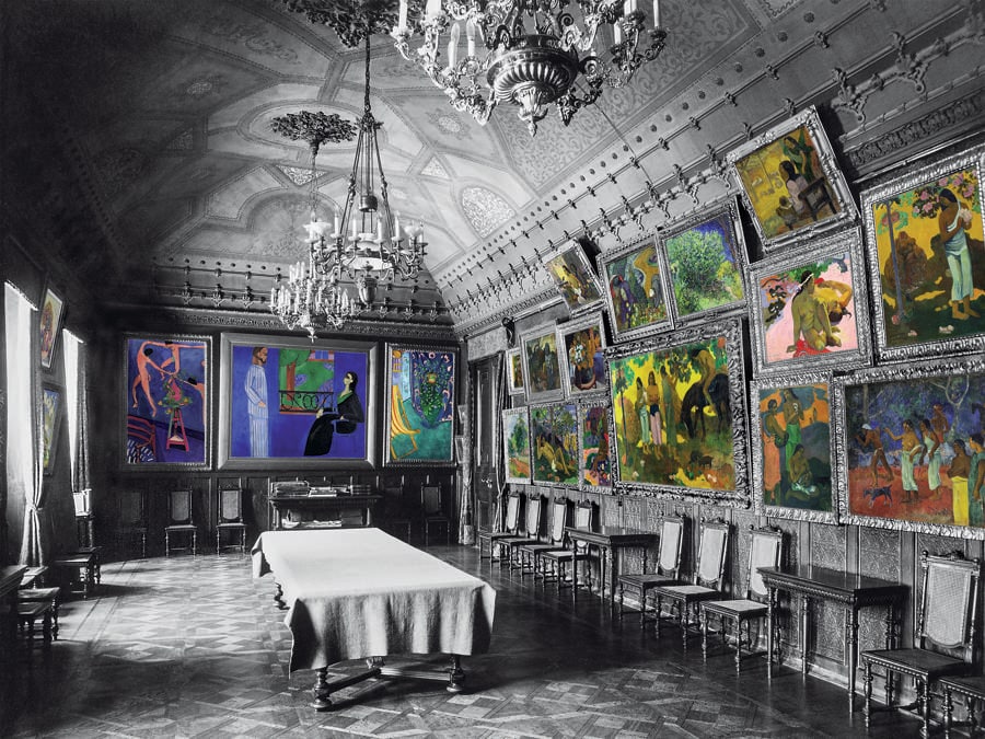 La sala da pranzo ospitava in gran numero le opere di Paul Gauguin, le quali formavano una vera e propria “iconostasi”. Accanto a quest'ultime, in maniera inedita, comparivano anche dei Van Gogh. La parete di fondo invece era dedicata a Henri Matisse, con un trittico composto da Les Capucines à La Danse, La Conversation e Coin d'Atelier. (Colorizzazione delle foto degli archivi di famiglia: © Christine Delocque-Fourcaud)