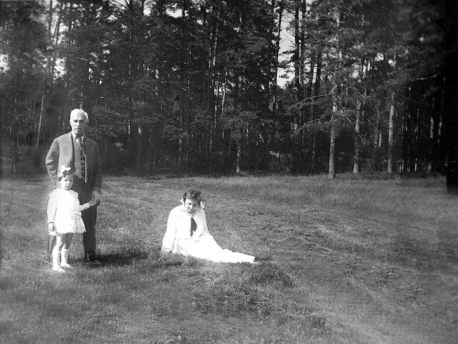 Sergej Ščukin e Nadežda con la figlia Irina a Mosca, estate del 1917