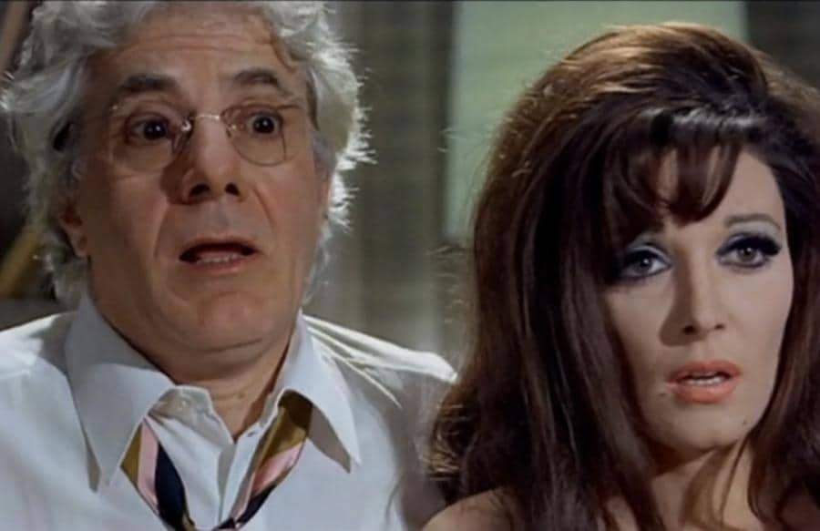 Gianrico Tedeschi e Isabella Biagini nel film “Gli infermieri della mutua”