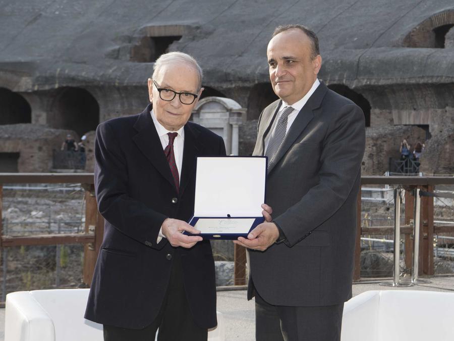 Ennio Morricone con il ministro  Alberto Bonisoli (Imagoeconomica)