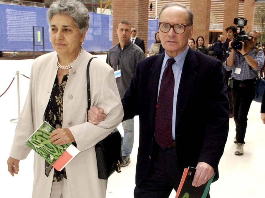 Ennio Morricone con la moglie, Maria Travia (Imagoeconomica)