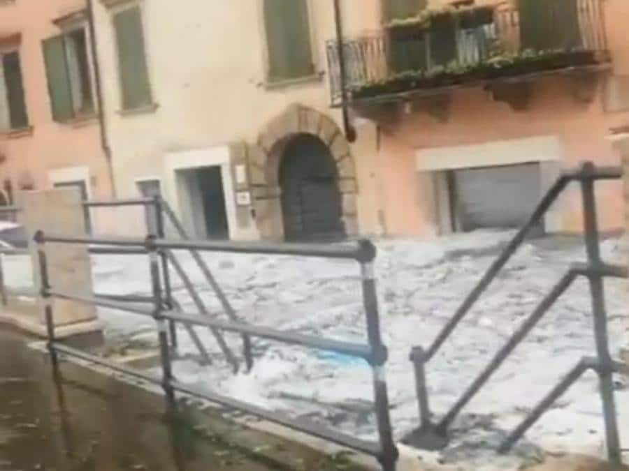 Fermo immagine del video pubblicato da Meteoweb sul nubifragio che ha colpito la città di Verona