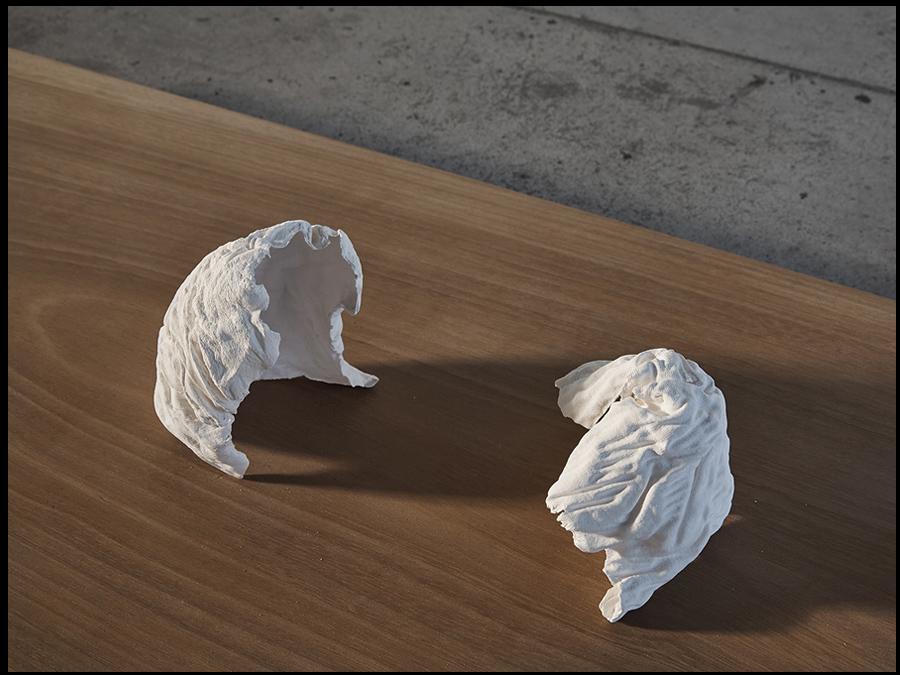 FANTA RASO - Margherita Raso - Lottatori, 2015 (dettaglio / detail) - Porcellana, legno / porcelain, wood - 87 × 50 × 17 cm - Courtesy of the artist and Fanta-MLN, Milano Photo: Beppe Raso