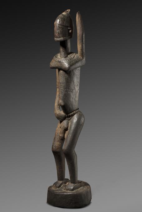 Scultura Dogon N'duleri - Serra - Barcellona -La galleria presenta due mostre: “Imaginaire Tribal 2020” e “Rouleaux magiques d'Éthiopie”. Nella prima sono esposte 18 opere d'arte africana tra cui una scultura Dogon N'duleri del XVI - XVII secolo. La seconda, invece, è riservata ai rotoli decorati della medicina tradizionale etiopica, il pezzo più importante è una pergamena disegnata sui due lati del XVIII - XIX secolo. I prezzi delle opere delle due mostre vanno dai 3.000 ai 100.000 euro