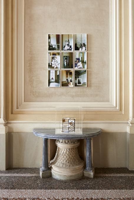 La sala include due opere. L'installazione Vertigo propone un mosaico di opere prodotte dagli anni novanta al presente, accomunate dal concetto di “accadimento”. Si tratta di opere che evocano cieli e luoghi sia pittorici sia ideali, la cui successione definisce uno spazio e un tempo densi di visioni. Omega (1948-2018), 2020 è un'opera installativa, rara occasione in cui l'artista include dettagli riferibili alla propria storia biografica. Courtesy Castello di Rivoli