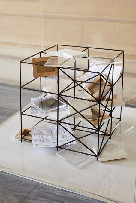 La sala include due opere. L'installazione Vertigo propone un mosaico di opere prodotte dagli anni novanta al presente, accomunate dal concetto di “accadimento”. Si tratta di opere che evocano cieli e luoghi sia pittorici sia ideali, la cui successione definisce uno spazio e un tempo densi di visioni. Omega (1948-2018), 2020 è un'opera installativa, rara occasione in cui l'artista include dettagli riferibili alla propria storia biografica. Courtesy Castello di Rivoli