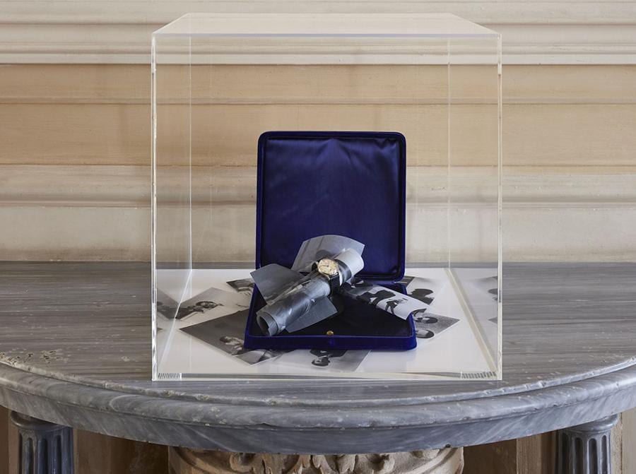 La sala include due opere. L'installazione Vertigo propone un mosaico di opere prodotte dagli anni novanta al presente, accomunate dal concetto di “accadimento”. Si tratta di opere che evocano cieli e luoghi sia pittorici sia ideali, la cui successione definisce uno spazio e un tempo densi di visioni. Omega (1948-2018), 2020 è un'opera installativa, rara occasione in cui l'artista include dettagli riferibili alla propria storia biografica. Courtesy Castello di Rivoli