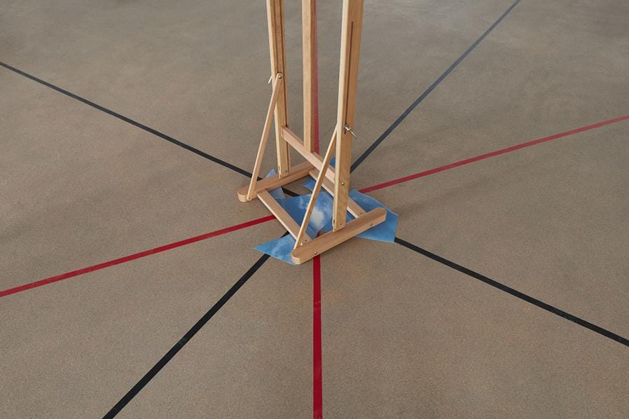 Le Chef-d'oeuvre inconnu, 2020 - L'opera è ispirata a Disegno geometrico, 1960. L'intero ambiente espositivo è una versione tridimensionale, amplificata e percorribile della stessa opera e delle infinite possibilità a cui essa rimanda. Courtesy Castello di Rivoli