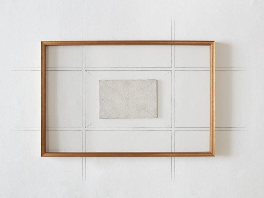 Le Chef-d'oeuvre inconnu, 2020 - L'opera è ispirata a Disegno geometrico, 1960. L'intero ambiente espositivo è una versione tridimensionale, amplificata e percorribile della stessa opera e delle infinite possibilità a cui essa rimanda. Courtesy Castello di Rivoli
