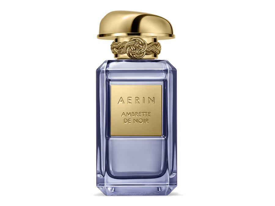 Aerin. Ambrette de Noir, ultima creazione  della Premier Collection,  è un  profumo   di ambra orientale e fiorita tra petali  di rosa e di fresia avvolti dall’incenso