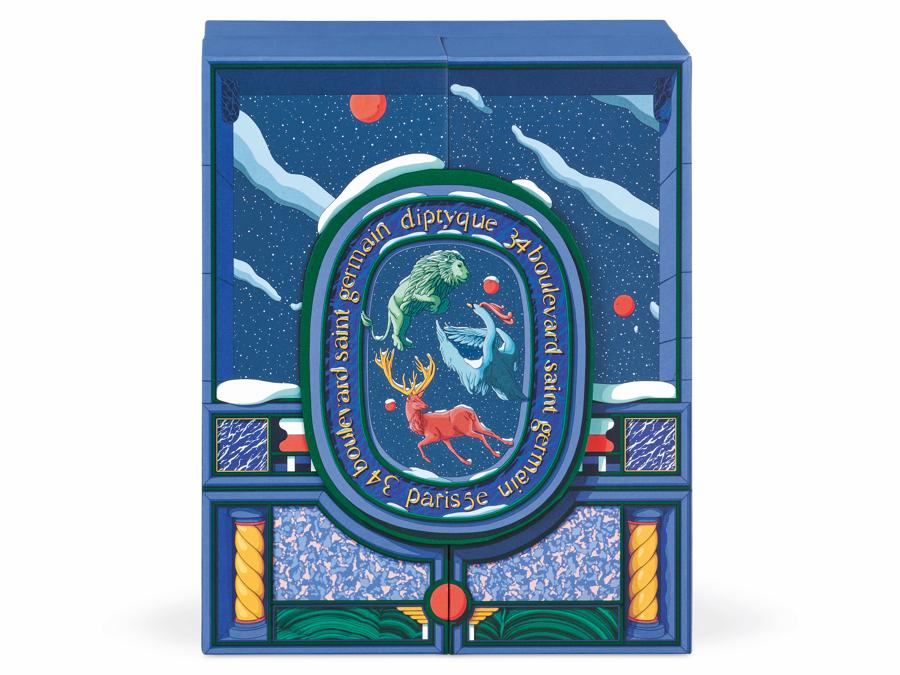 Dipityque. Calendario dell’Avvento decorato con  le immagini di Ugo Gattoni che rappresenta il fantastico viaggio delle “Marvelous beasts”: il leone, il cigno e il cervo