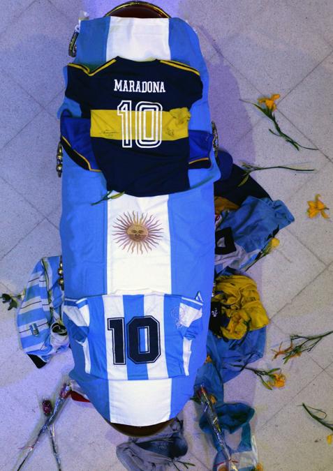  La bara di Diego Armando Maradona (Photo by Handout / Argentinian Presidency / AFP) /