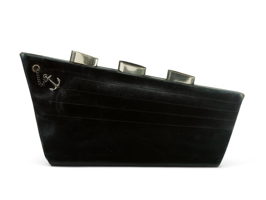 “Normandie” clutch bag. c.1935, France (c) Victoria and Albert Museum, London
