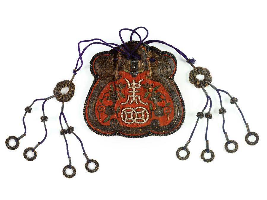 Girdle bag. 18th century, China (c) Victoria and Albert Museum, London
