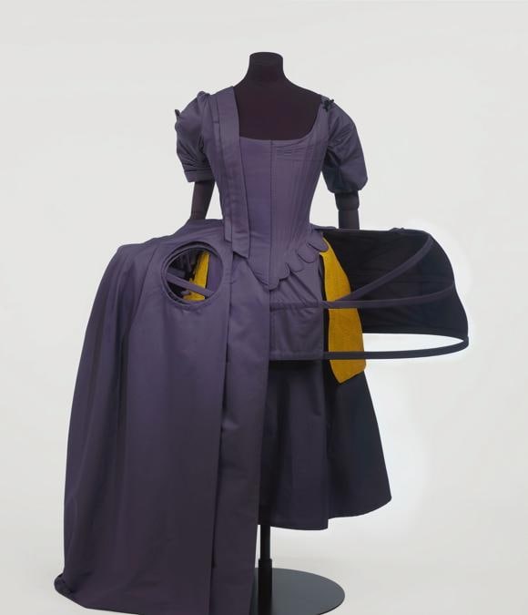 Pair of pockets, 1740s, England (c) Victoria and Albert Museum, London