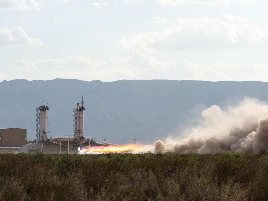 Un test a piena potenza del motore BE-4 di Blue Origin il 2 agosto 2019 (credit: Blue Origin)