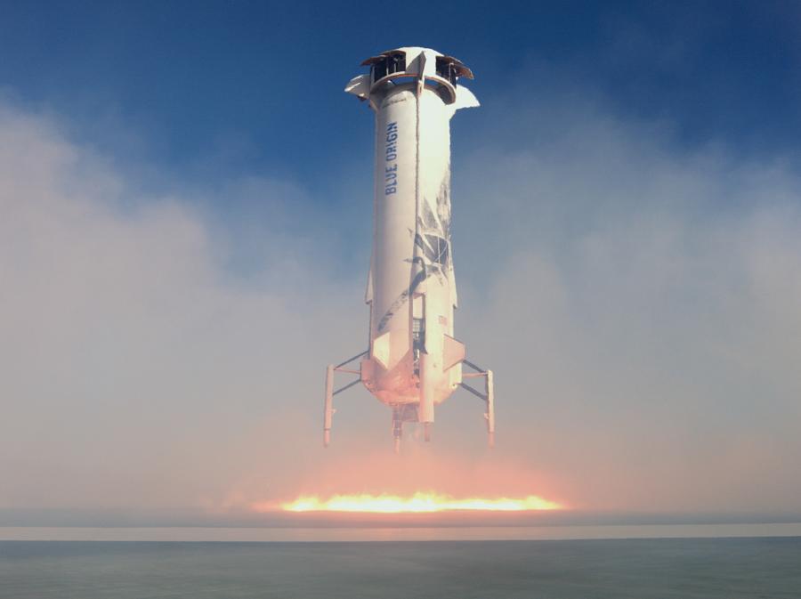 Il booster New Shepard atterra durante la Missione NS-11 il 2 maggio 2019 (credit: Blue Origin)
