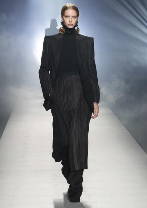 Una modella sfila indossando un capo della nuova collezione di Alberta Ferretti, presentata oggi online a Milano Moda Donna, 24 Febbraio 2021. ANSA/US/ALBERTO MADDALONI