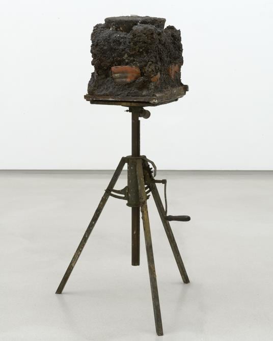 Joseph Beuys. Foto: Charles Duprat «Boothia Felix», 1958/1982. Per gentile concessione della Galerie Thaddaeus Ropac, Londra, Parigi, Salisburgo (Joseph Beuys Estate / VG-Bildkunst, Bonn, 2020)