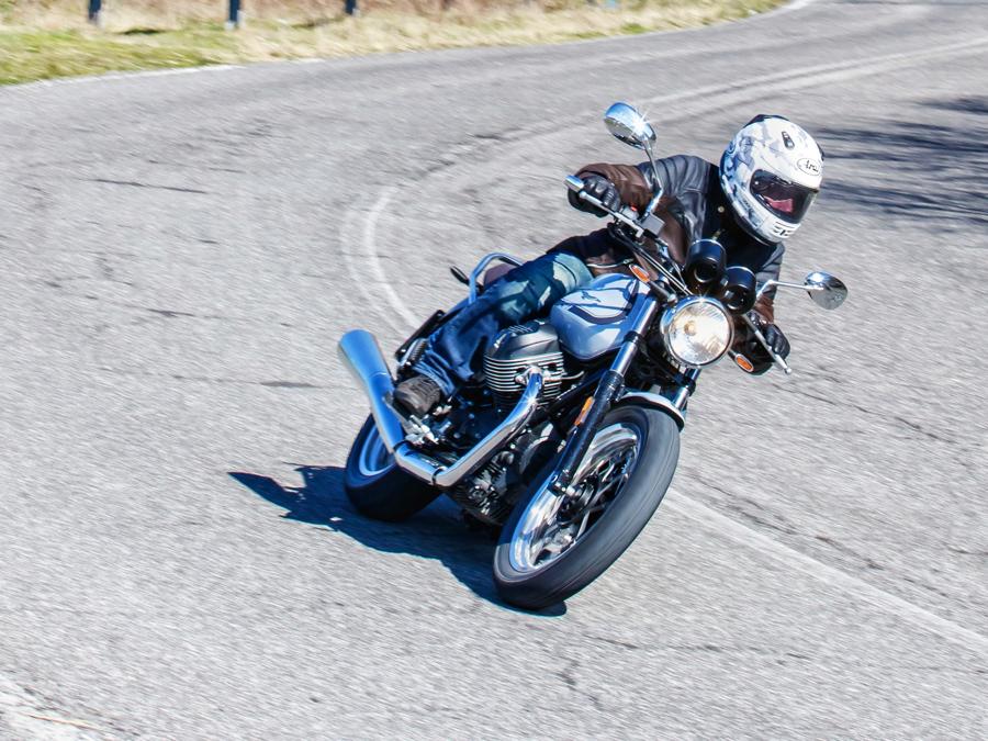 Moto Guzzi V7 Special elegante e senza tempo