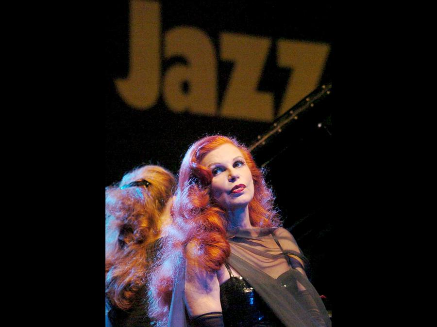 Milva durante una sua performance a Umbria Jazz. (Ansa/Crocchioni)