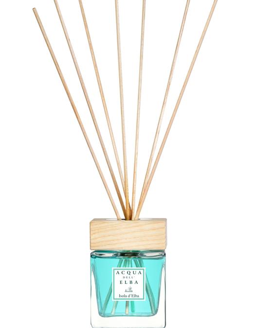 Acqua dell'Elba la collezione Mare, un accordo fresco creato con le note di limone, rosmarino, giglio di mare, alghe marine, legni di macchia mediterranea