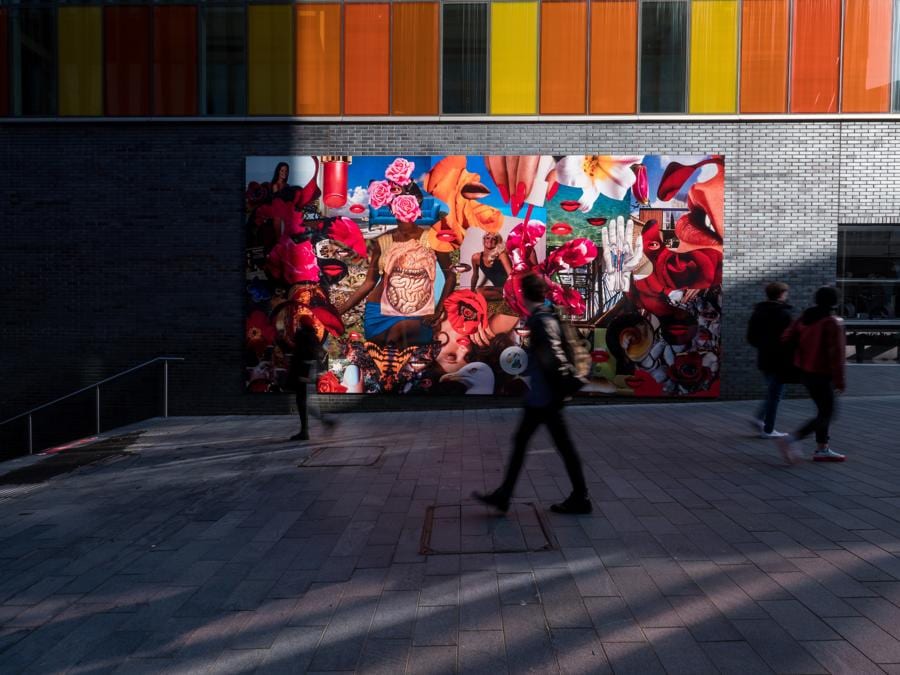 Linder, Bower of Bliss, 2021. Installazione presso Liverpool ONE. Fotografia di Mark McNulty, Courtesy Liverpool Biennial