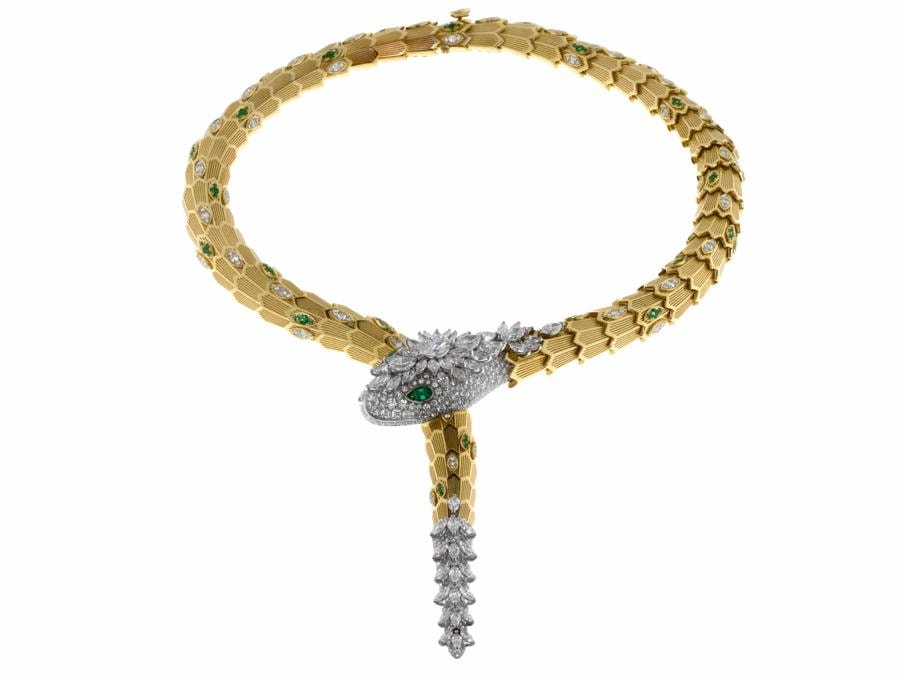 Collana High Jewellery Serpenti in oro giallo e bianco con diamanti e smeraldi (2000x1438)