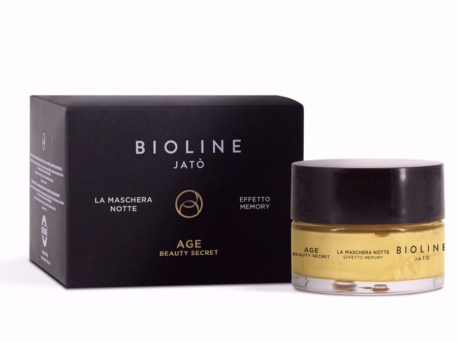 Bioline Jatò La Maschera Notte Effetto Memory, un trattamento rigenerante notturno per viso, collo e décolleté, che nutre e ricarica i tessuti cutanei durante il sonno, stimolandone i naturali bioritmi. A base di olio di Canapa, cellule staminali di Olivo selvatico e vitamina C, questa preziosa maschera dai riflessi dorati si adatta in modo dinamico alle forme del viso grazie all'effetto memory