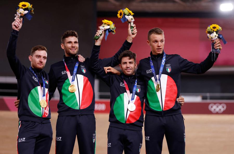 Oro: (da sinistra) Simone Consonni, Filippo Ganna, Francesco Lamon e Jonathan Milan (ciclismo su pista maschile) - Photo by Odd Andersen / Afp