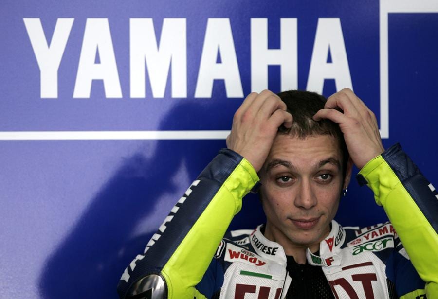 Valentino Rossi  nel  paddock durante una sessione di prove pre-campionato a Sepang il 5 febbraio 2008. (REUTERS/Bazuki Muhammad)