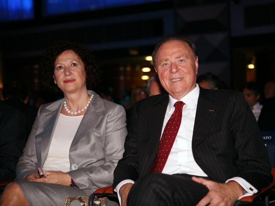 Ennio Doris Presidente Banca Mediolanum con la moglie (Agf)