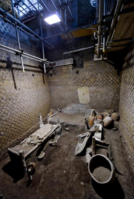 Una veduta della stanza ancora intatta, abitata dagli schiavi, nella villa di Civita Giuliana, scoperta a Pompei. (Ansa / Ciro Fusco) 
