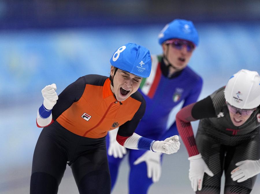 19 febbraio 2022 -Francesca Lollobrigida medaglia di bronzo mass start di pattinaggio velocità (AP Photo/Sue Ogrocki)