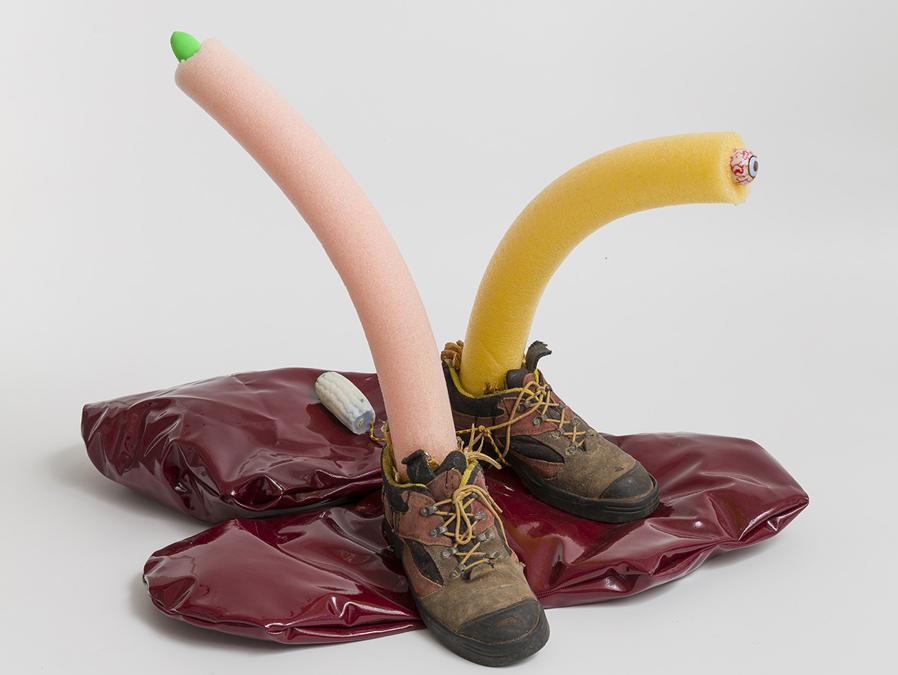 Yuli Yamagata - Explorador, 2021 - shoe, dried fish, pool noodle, resin, rope, fake leather, silicone fiber, sewing thread - 62 × 90 × 70 cm  - unique  (Cooutesy Madragoa, Lusbona)
