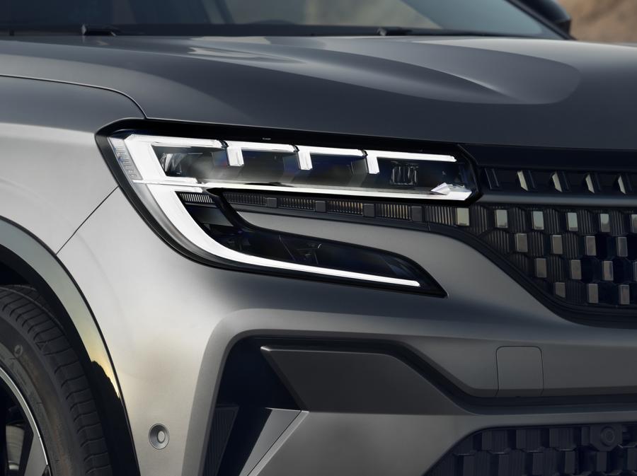 Nuova Renault Austral: il suv arriva l'8 marzo, ecco la prima foto