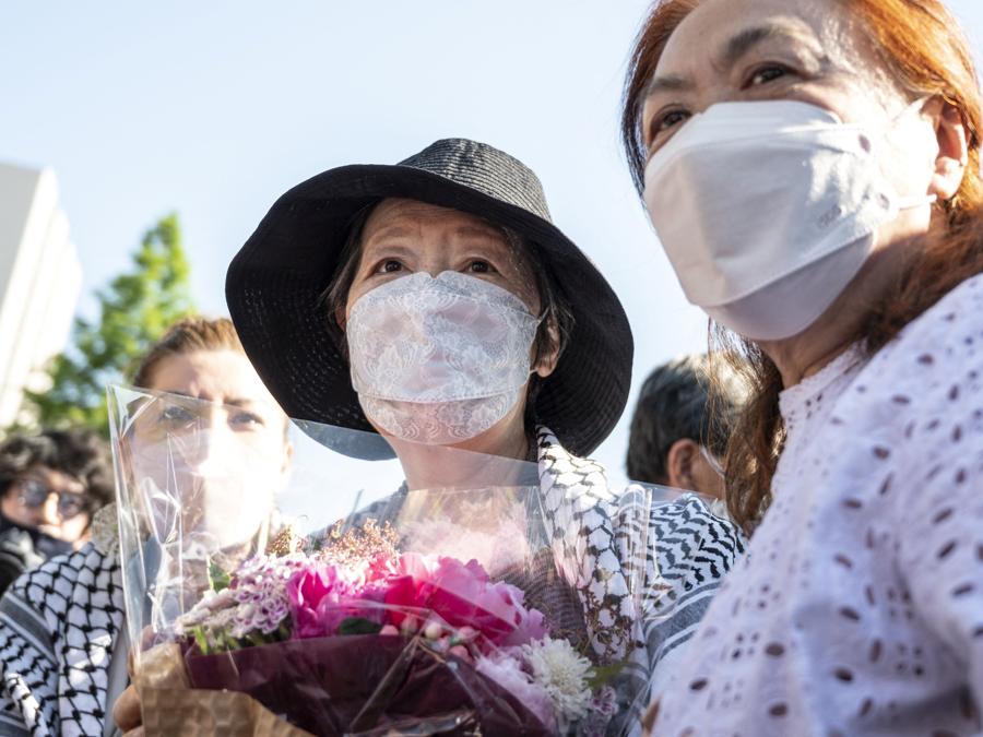 Fusako Shigenobu e sua figlia May Shigenobu. (Photo by Charly TRIBALLEAU / AFP)