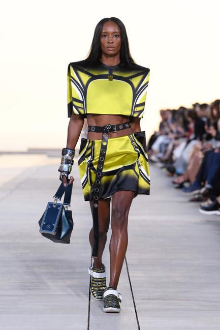 Louis Vuitton: borse, look, accessori sfilata PE 2024 Foto 12