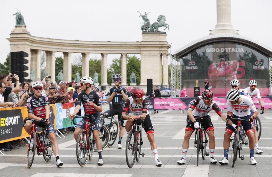 Prima tappa. (REUTERS/Bernadett Szabo)