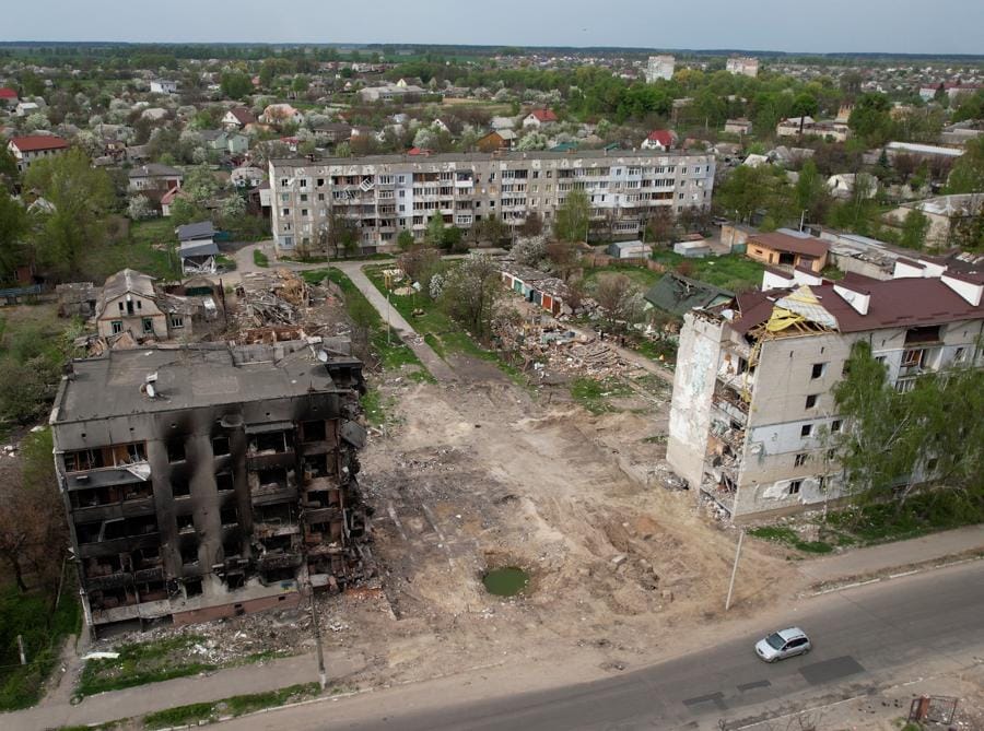 Borodyanka, 60 chilometri a nord-ovest di Kiev, una vista generale degli edifici distruttiedy. (Photo by Carlos REYES / AFP)