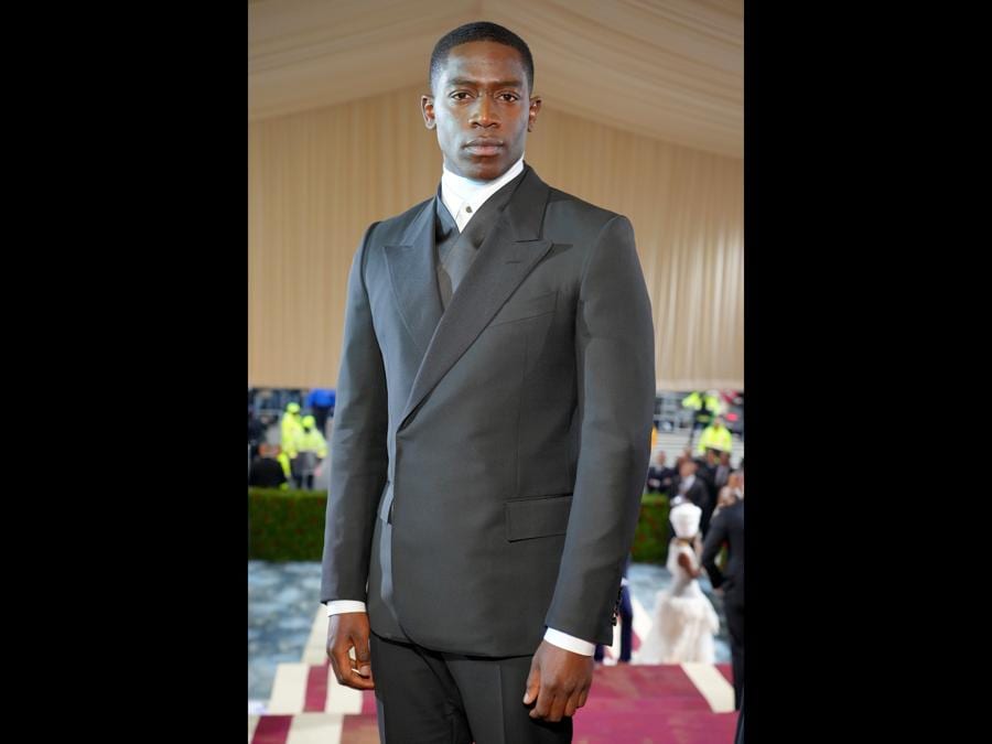 Damson Idris indossa un abito Dunhill Custom 