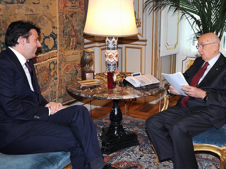 Il presidente della Repubblica Giorgio Napolitano con Matteo Renzi, sindaco di Firenze nel 20210 (Ansa/Antonio Di Gennaro Ufficio Stampa della Presidenza della Repubblica)