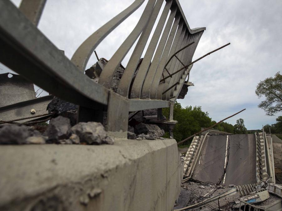Un ponte distrutto (foto IPP/zumapress/Daniel Carde Kytsivka)