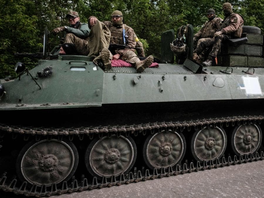 L’esercito ucraino presso Bakhmut (Photo by Yasuyoshi Chiba / AFP)