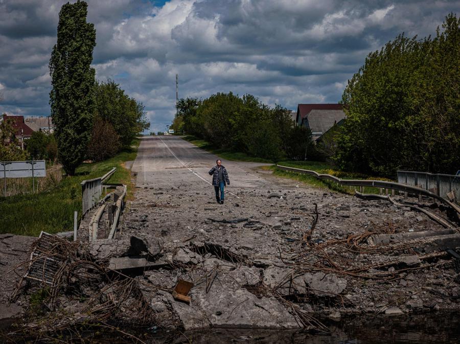 La cittadina di  Rus'ka Lozova, a nord di Kharkiv (Photo by Dimitar Dilkoff / AFP)
