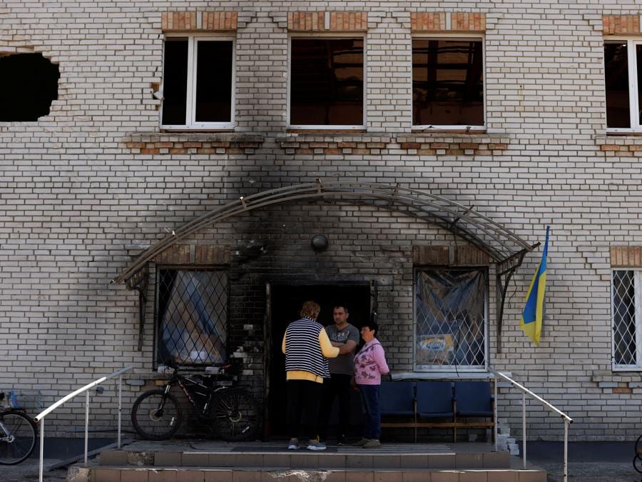 Il palazzo del comune di  Moshchun, nella regione di Kyiv (REUTERS/Edgar Su)